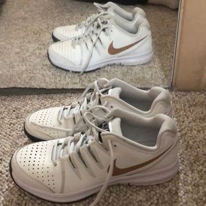 Tennis shoes Nike